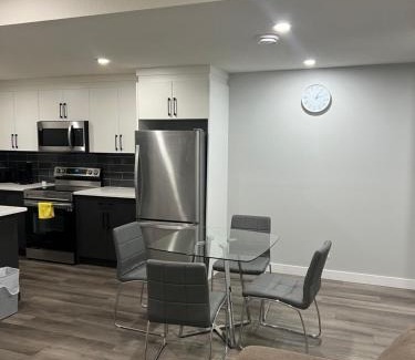 Calgary Apartamento | Beautiful suite