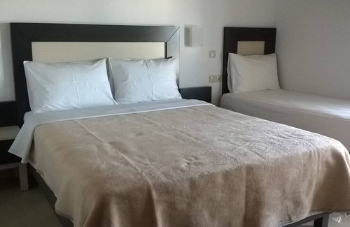 Kamena Vourla Casa | HERMOSA SUITE EN HOTEL DE 3 ESTRELLAS
