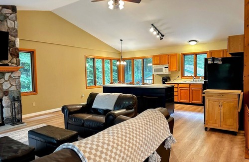 Woodruff Casa | Beautiful Summer Lake Home - Minutes away from Minocqua!