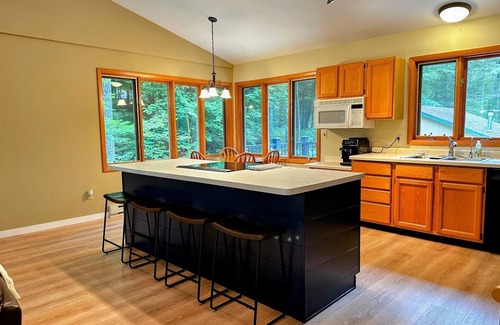 Woodruff Casa | Beautiful Summer Lake Home - Minutes away from Minocqua!