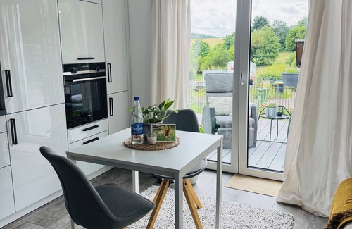 Biebertal Apartamento | Beautiful, sun-drenched vacation apartment on the Dünsberg - surrounded by greenery