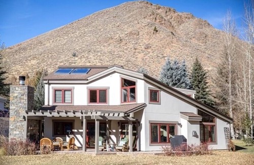 Sun Valley Casa | Beautiful Sun Valley home, 5 minutes to the everything-skiing, hiking, downtown!