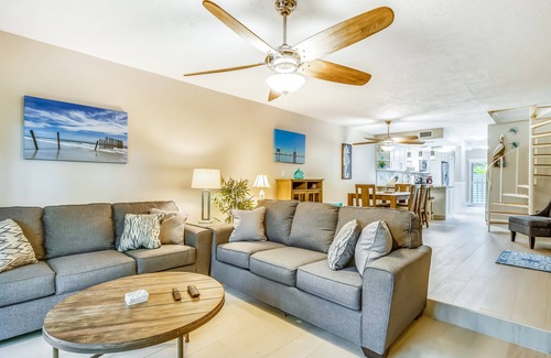 Islamorada Condominio | Beautiful, sunlit home with pool, tennis court & beach access - near the marina