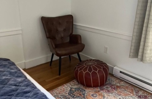 East End Apartamento | Beautiful sunny first floor - walk everywhere- summer options!