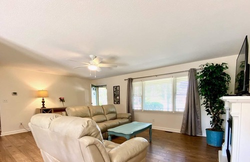 Kings Grant Casa | Beautiful sunny two bedroom home 5 minutes from the beach