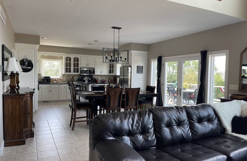 Washington Casa | Beautiful Sunrise, Rural, close to town, near wineries, next to Sunset Bluffs!