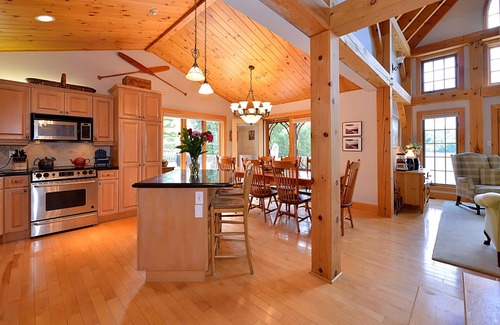 Muskoka Lakes Cabaña | Hermosa cabaña de 6 dormitorios con vista al atardecer y casa de botes en el lago central de Rosseau