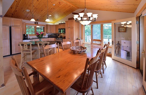 Muskoka Lakes Cabaña | Hermosa cabaña de 6 dormitorios con vista al atardecer y casa de botes en el lago central de Rosseau