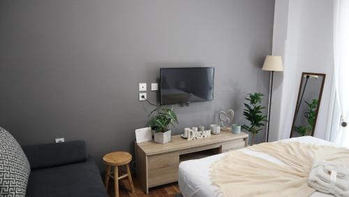 Loutraki Apartamento | Beautiful Sweet Brown apartment in the center