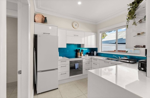 Cooks Hill Casa | Beautiful Terrace Home with Courtyard