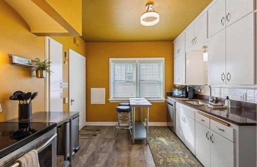 Wauwatosa Casa | Beautiful three bedroom property located in a quiet neighborhood!
