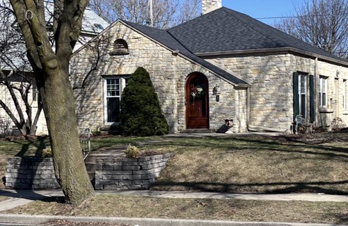 Wauwatosa Casa | Beautiful three bedroom property located in a quiet neighborhood!