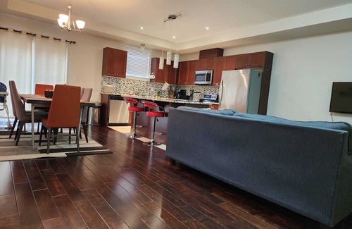 Mount Hope Huron Park Casa | Beautiful Three Bedroom House