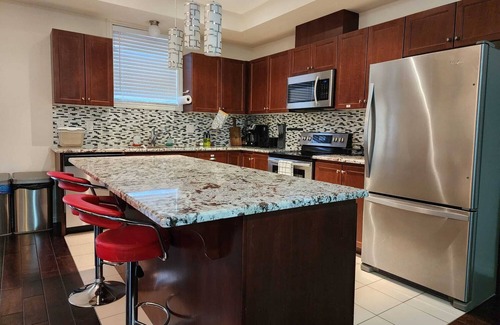 Mount Hope Huron Park Casa | Beautiful Three Bedroom House