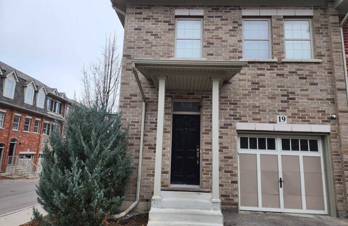 Mount Hope Huron Park Casa | Beautiful Three Bedroom House