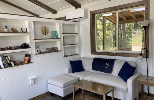 Landrum Casa | Beautiful Tiny Home on Lovely Horse Farm!! Nature views and seasonal gardens!