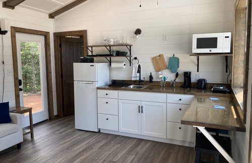 Landrum Casa | Beautiful Tiny Home on Lovely Horse Farm!! Nature views and seasonal gardens!