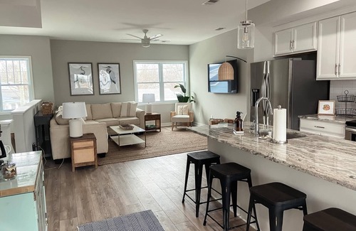 Issue Casa | Beautiful townhome in charming Colonial Beach
