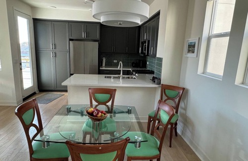 Ventura Casa | Beautiful Townhome a short walk to beach and downtown with stunning Island views