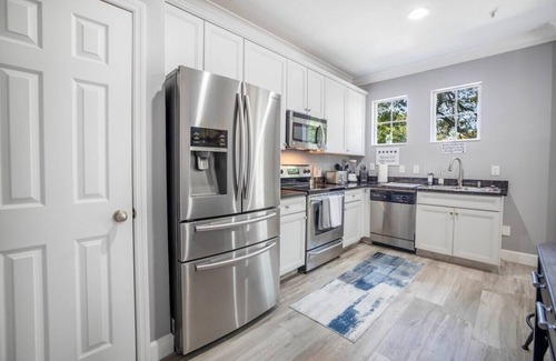 SoHo Casa | Beautiful Townhome in South Tampa / Hyde Park