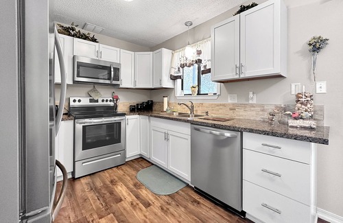 East Pensacola Heights Casa | Beautiful townhome with AC in charming Pensacola