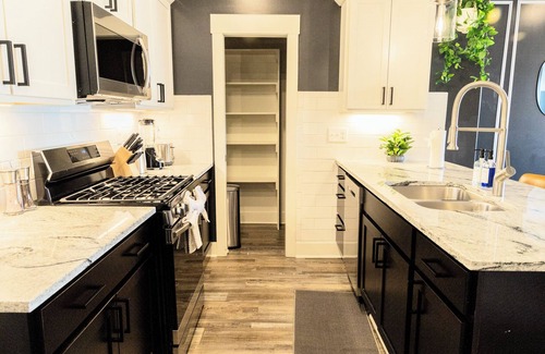 Weinland Park Casa | Beautiful Townhomes with Roof Terrace Hot Tubs and Game Room