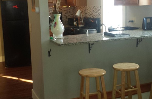 Turners Falls Apartamento | Hermosa casa de pueblo en Turners Falls!