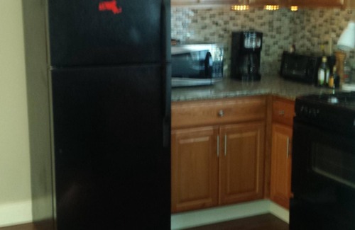 Turners Falls Apartamento | Hermosa casa de pueblo en Turners Falls!