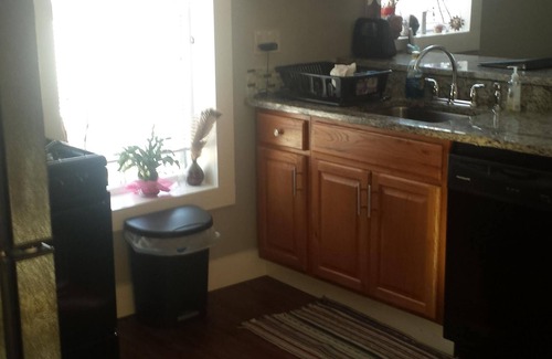 Turners Falls Apartamento | Hermosa casa de pueblo en Turners Falls!