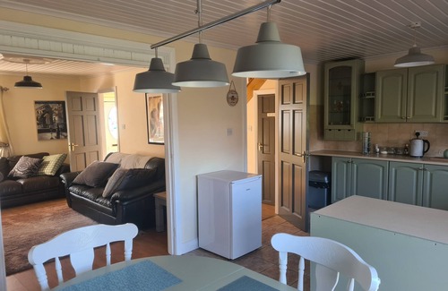 Kinlough Casa | Beautiful Townhouse in the heart of Tranquil Kinlough Village - Home From Home.