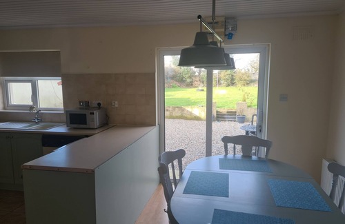 Kinlough Casa | Beautiful Townhouse in the heart of Tranquil Kinlough Village - Home From Home.
