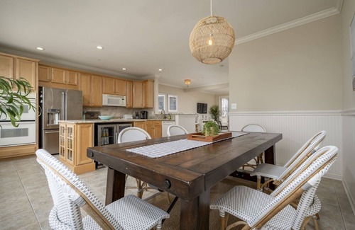 Sunset Island Casa | Beautiful Townhouse @67th, 2 Pools, FREE Linens/Towels, Grill, Baby Crib too!