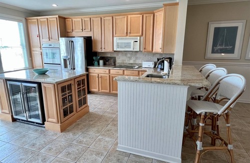 Sunset Island Casa | Beautiful Townhouse @67th, 2 Pools, FREE Linens/Towels, Grill, Baby Crib too!
