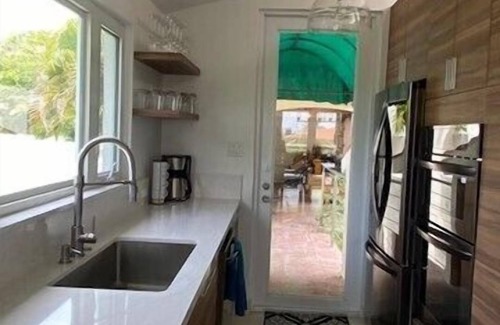 Candelero Abajo Casa | Casa recientemente remodelada con piscina privada y generador (SC40)