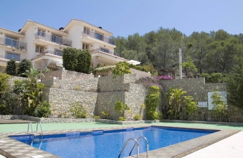 Empedrola Casa | Preciosa casa adosada con jardin, piscina comunitaria en Calpe a 4 km de laplaya