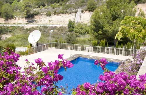 Empedrola Casa | Preciosa casa adosada con jardin, piscina comunitaria en Calpe a 4 km de laplaya
