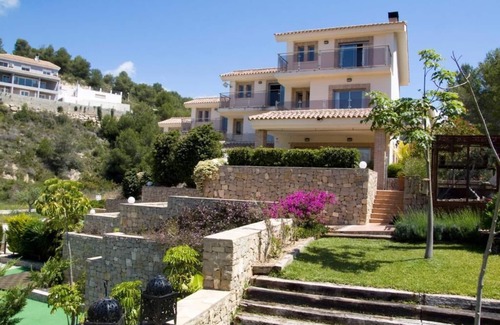 Empedrola Casa | Preciosa casa adosada con jardin, piscina comunitaria en Calpe a 4 km de laplaya