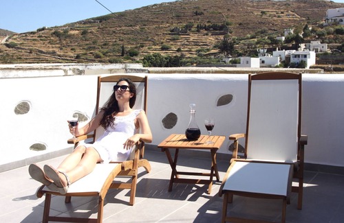 Lefkes Villa | Hermosa casa tradicional con terrazas privadas y jacuzzi.