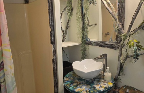 Austral Cama Y Desayuno | Beautiful Tree Top themed room
