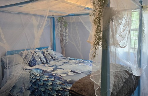 Austral Cama Y Desayuno | Beautiful Tree Top themed room