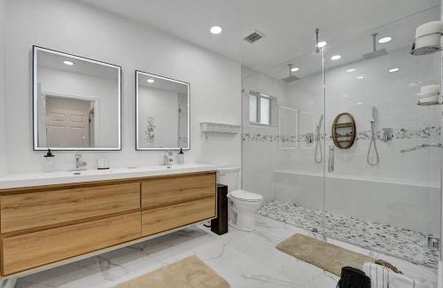 Hollywood Lakes Casa | Beautiful Tropical Vacation House close to Beach