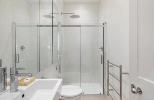 Madinat Zayed Apartamento | Beautiful two bed in Central London - Kensington