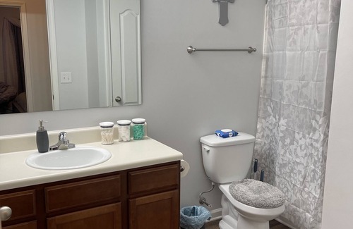 Fayetteville Apartamento | Beautiful Two Bedroom Villa 15 min from Ft. Bragg! Custom V-day Decor packages!🌹