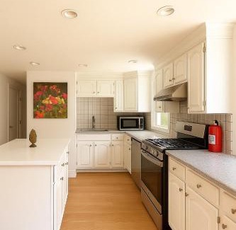 Sharon Apartamento | Beautiful two-bedroom residence nestled in the lovely town near Boston