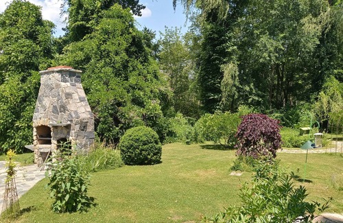 Colchester Casa | Beautiful Two Bedroom Home with Fireplace