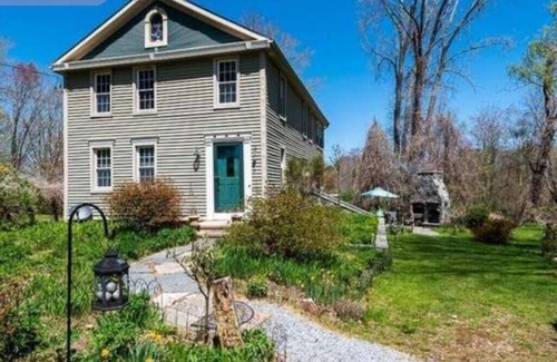 Colchester Casa | Beautiful Two Bedroom Home with Fireplace