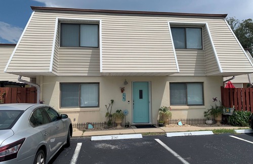 Ocala Casa | Beautiful unfurnished townhome that includes a patio with a pergola and fire pit