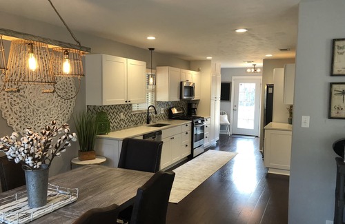 Fredericksburg Casa | Nuevo listado! Hermosa cabaña pintoresca actualizada / decorada en el