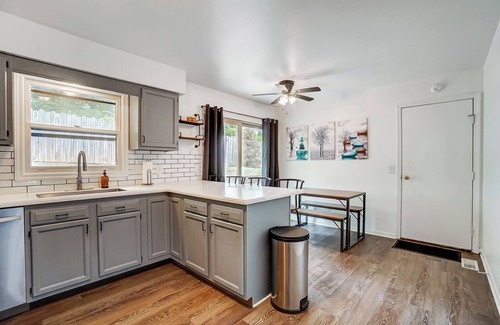 Huntington Casa | Beautiful Updated 4 Bedroom Home in Huntington, King Bed, Close to University!