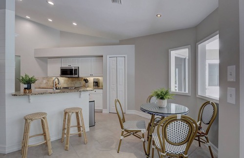 Naples Casa | Beautiful Updated Home, Private Pool, Minutes from Downtown 5th Ave & Beaches!!!